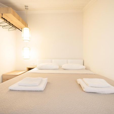Mystery Suites And Apartments 네오이포로이 외부 사진