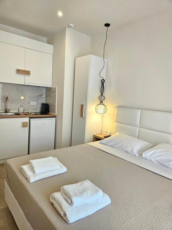 Mystery Suites And Apartments 네오이포로이 외부 사진