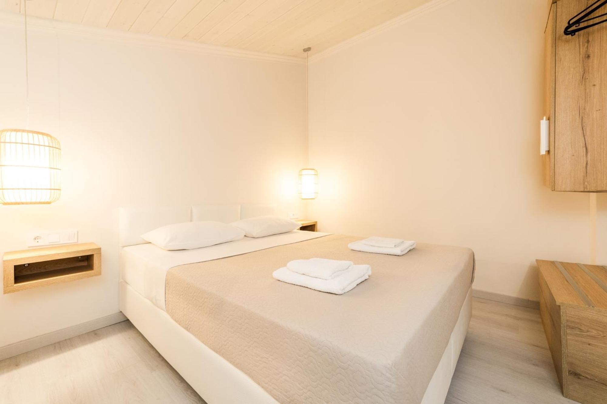 Mystery Suites And Apartments 네오이포로이 외부 사진
