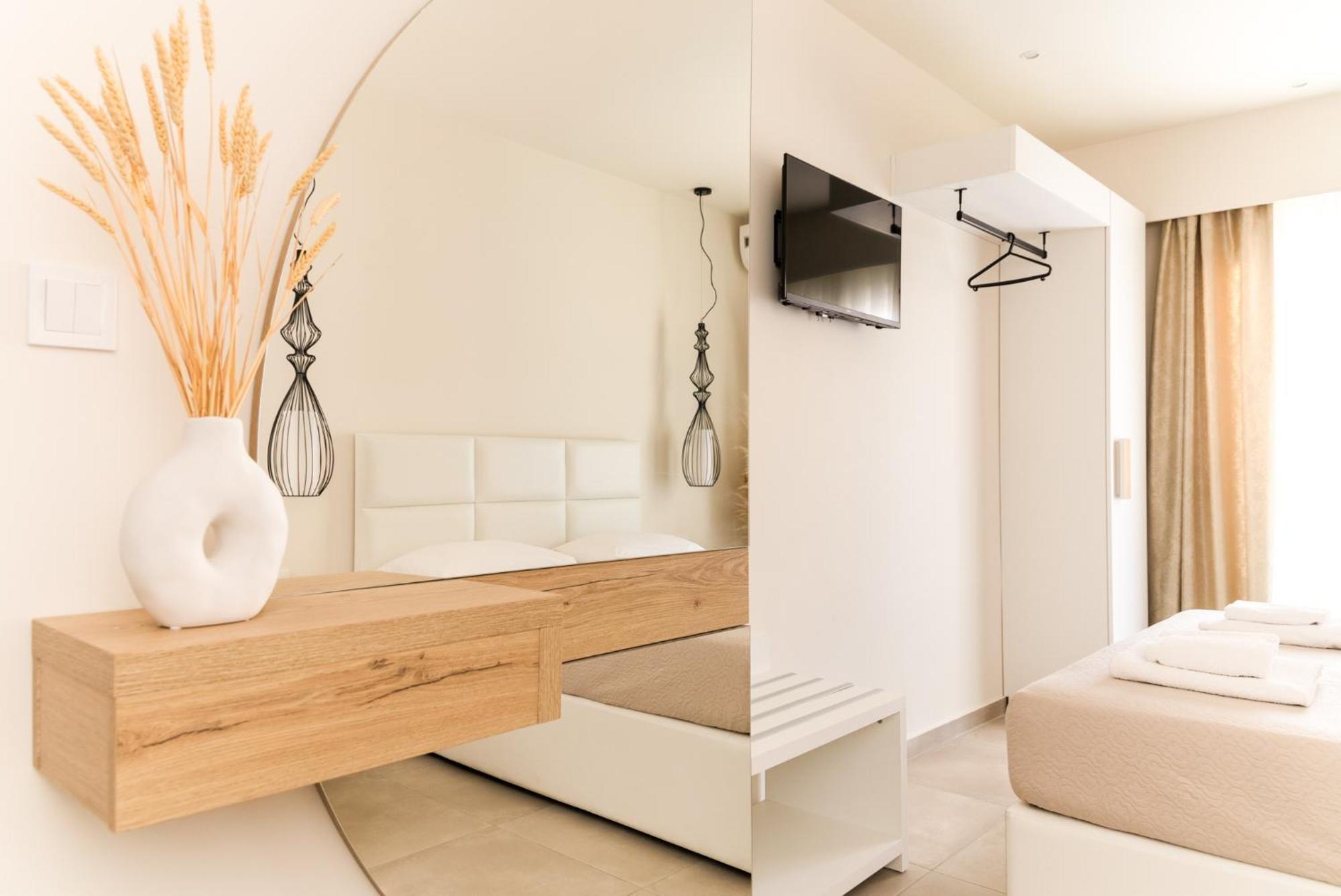 Mystery Suites And Apartments 네오이포로이 외부 사진